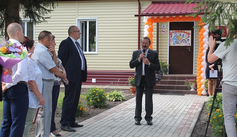 В Жиздре открыли обновленную школу искусств