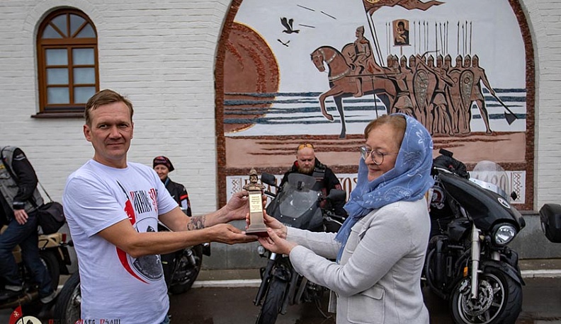 Мотоавтопробег приехал на Великое стояние на реке Угре в Калужскую область