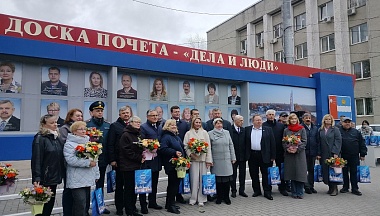 В преддверии Праздника Весны и Труда в Калуге обновили Доску почета