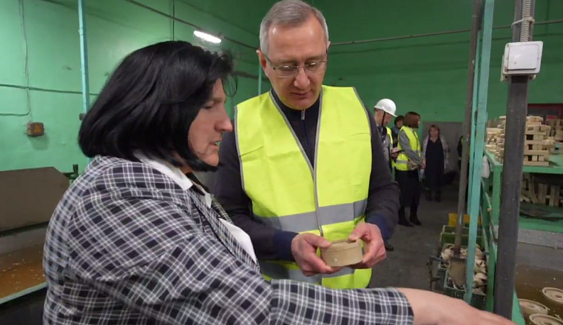 Владислав Шапша посетил завод «Спецлит» в Сосенском