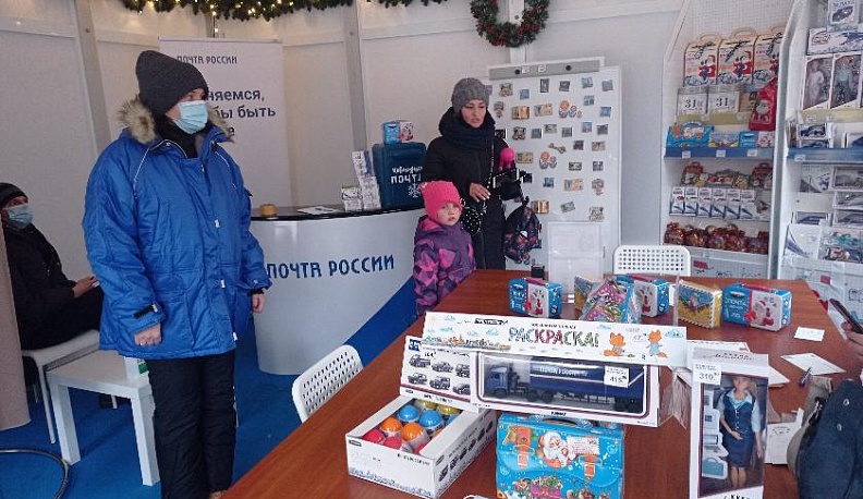 В Калуге на Старом Торге работает новогоднее почтовое отделение