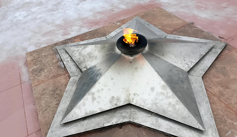 В Перемышле очистили вечный огонь после просьб в интернете