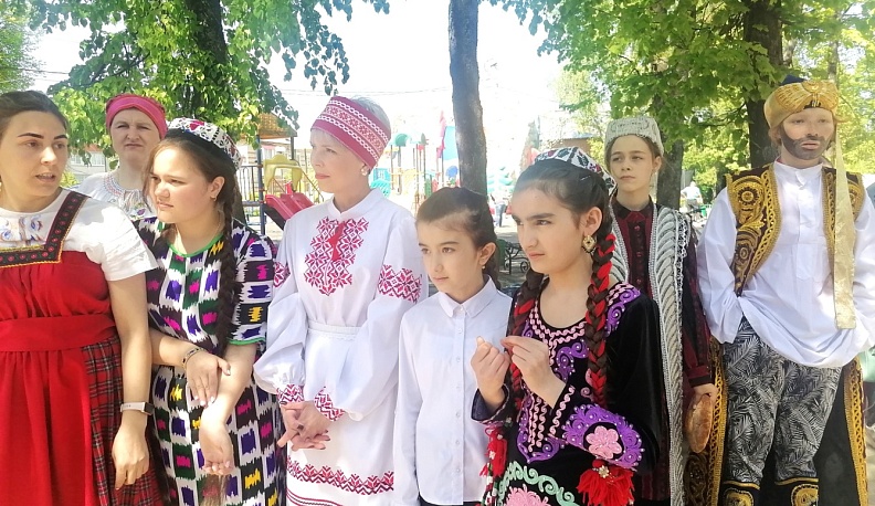 В Думиничах прошёл районный фестиваль «В семье большой, в семье единой»