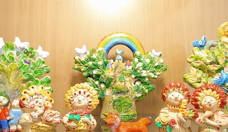 В калужском Доме мастеров представили выставку керамики «Вокруг Древа жизни»