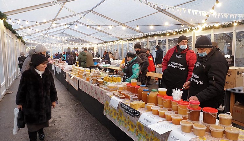 В Калуге проходит праздничная сельхозярмарка