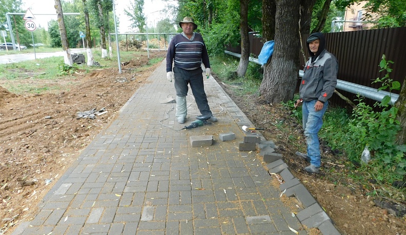 В деревне Жилетово Дзержинского района возле детского сада появится аллея