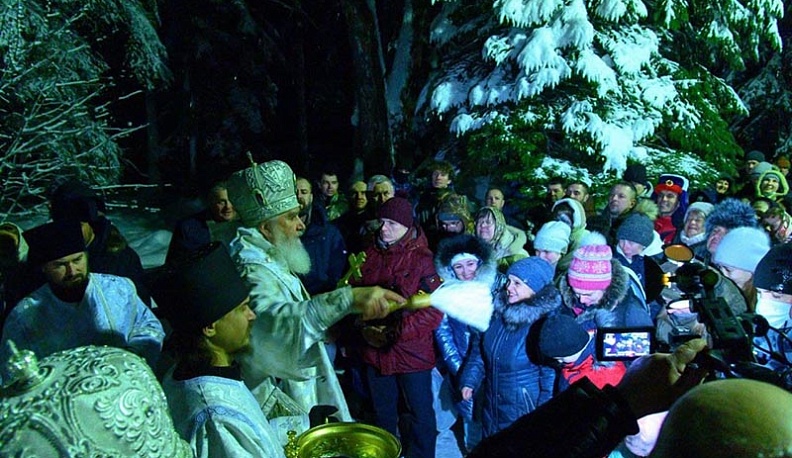 Владислав Шапша встретил Крещение на Святом источнике во Льва Толстого