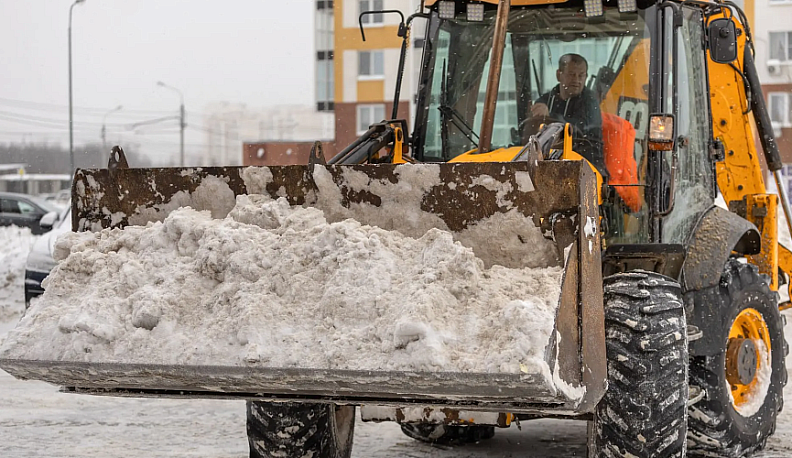 В Калуге за сутки вывезли ещё 9,5 тысяч кубических метров снега