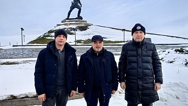 Вячеслав Лежнин проверил ход работ по капремонту скатных кровель в ЛНР