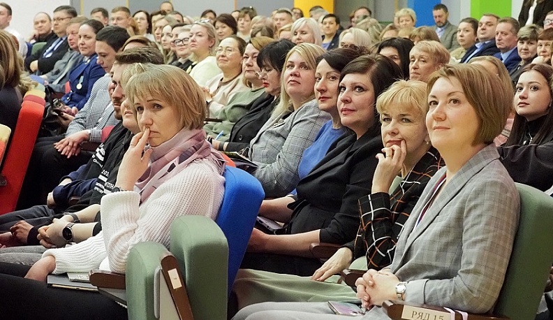 В Калуге обсудили вопрос подготовки кадров для системы образования региона