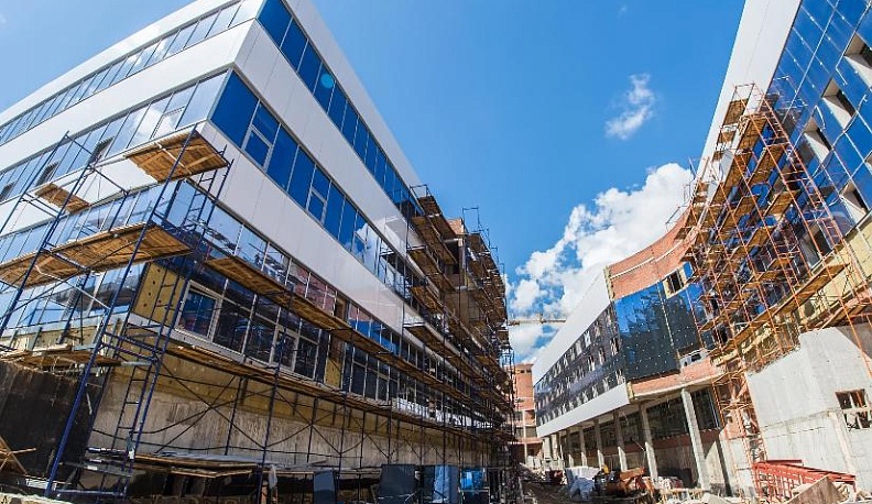 Владислав Шапша проконтролировал ход строительства Дворца спорта