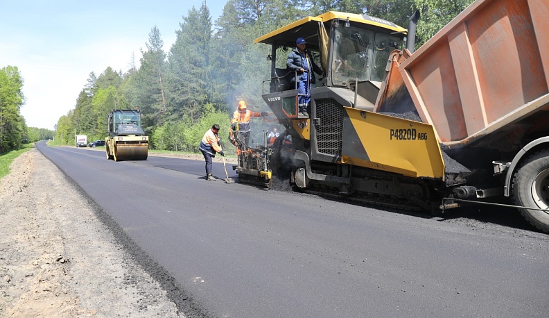 В Калужской области работы продолжаются на трассе, не ремонтировавшейся более десяти лет