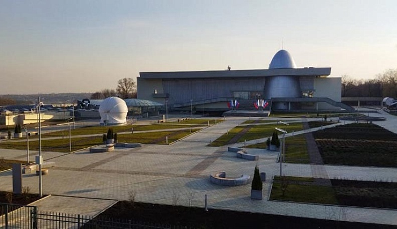 Сквер возле музея космонавтики в Калуге решили открыть до 23 часов уже в эти дни