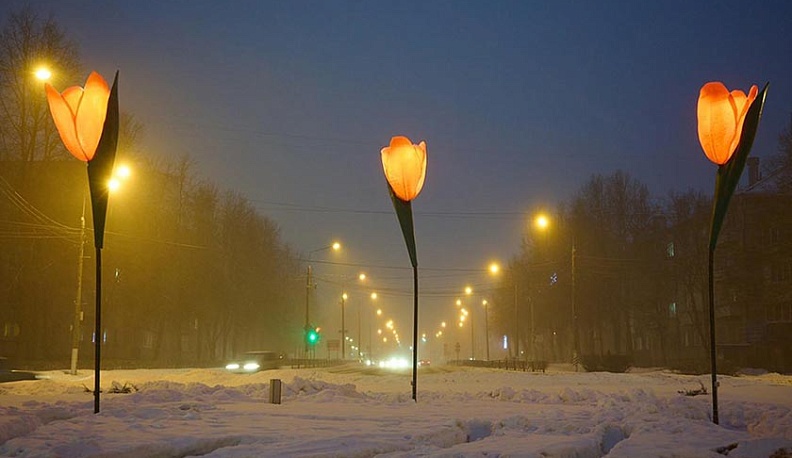 В Обнинске появились три гигантских тюльпана
