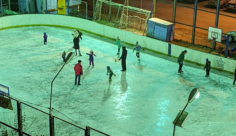 В Калуге открыли первый каток