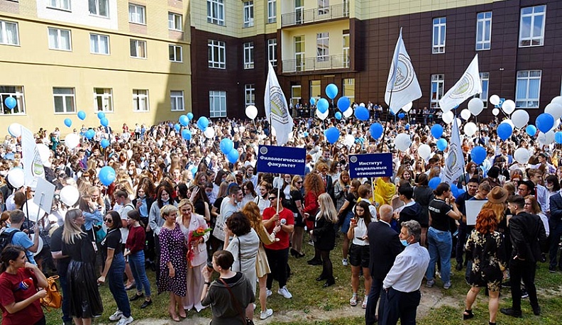 Калужских студентов госуниверситета поздравили с Днём знаний