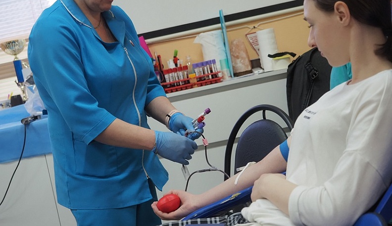 Более 8 литров крови сдали добровольцы на донорской акции в честь Дня космонавтики