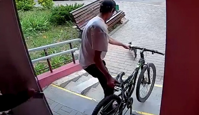 Калужанин попался на краже двух велосипедом из подъезда 