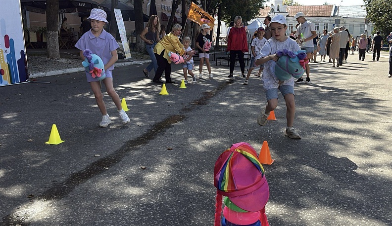 На Театральной площади Калуги стартовал семейный фестиваль
