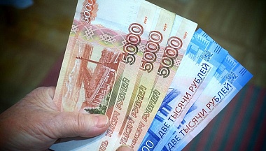 Более 5,5 тысяч калужан получают пособие по уходу за ребенком до полутора лет