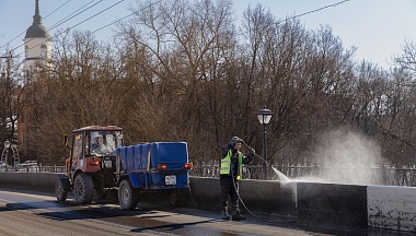 В Калуге приступили к уборке городских улиц