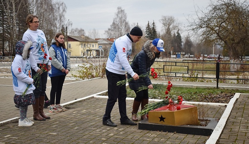 В Тарусе почтили память неизвестных героев
