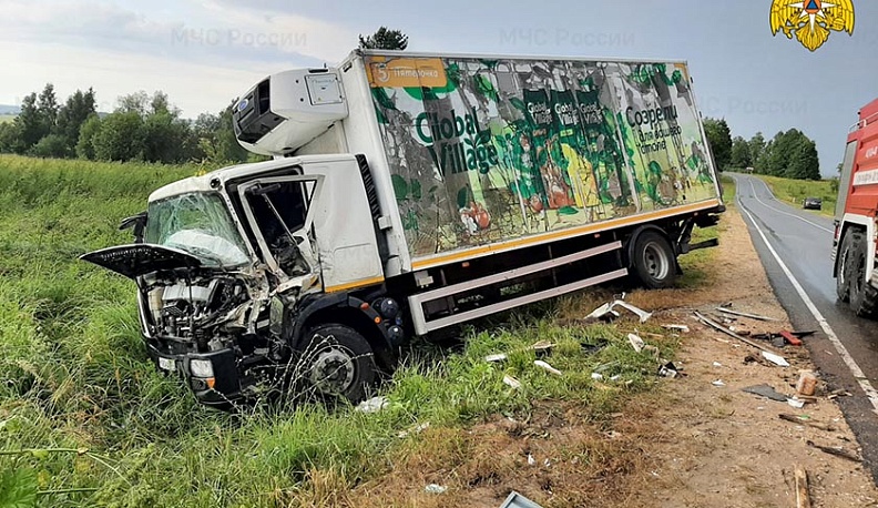 Под Козельском столкнулись два грузовика
