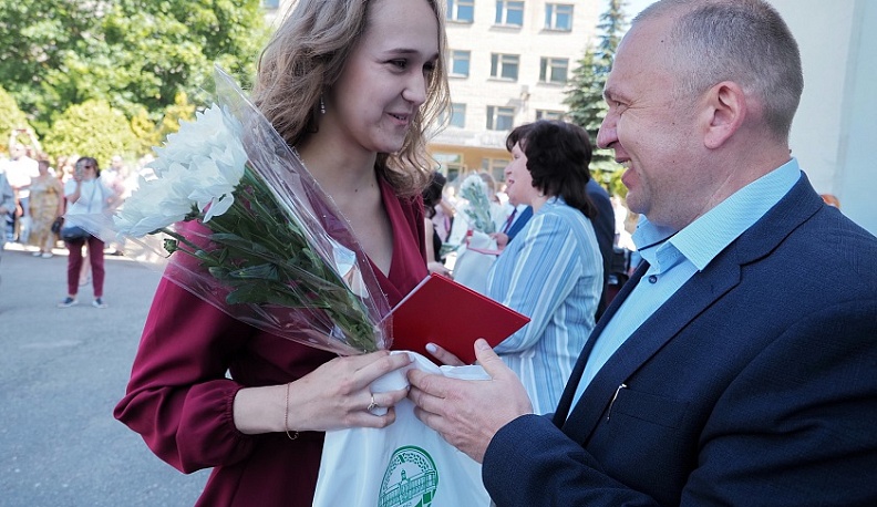 В Калуге 124 выпускника-тимирязевца получили дипломы