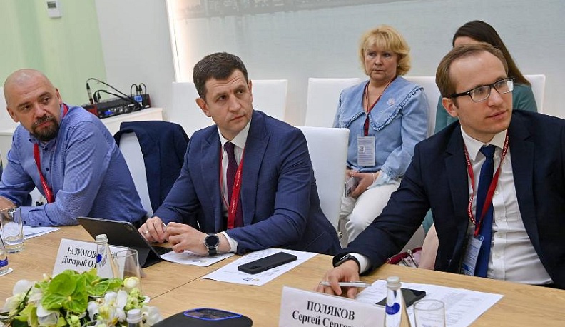 Дмитрий Разумовский поделился опытом цифровой трансформации в условиях пандемии в Калужской области