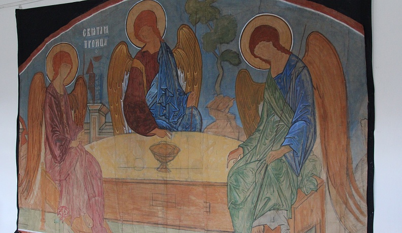 В Козельске открылась выставка об уникальных оптинских росписях 