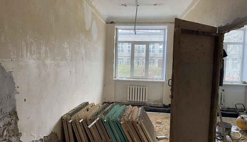 В Кирове продолжается капремонт школы по нацпроекту