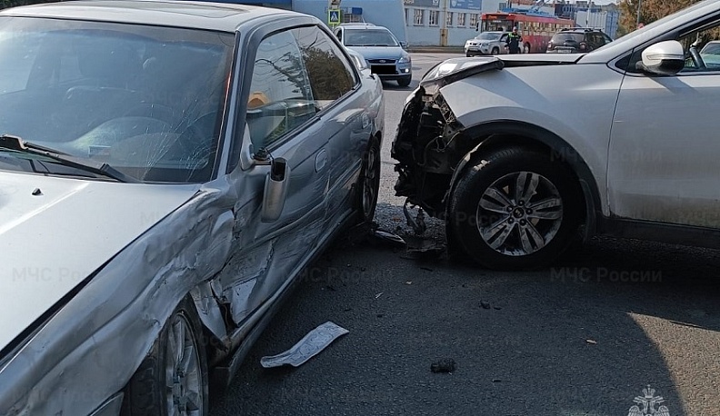 Две иномарки столкнулись в Калуге