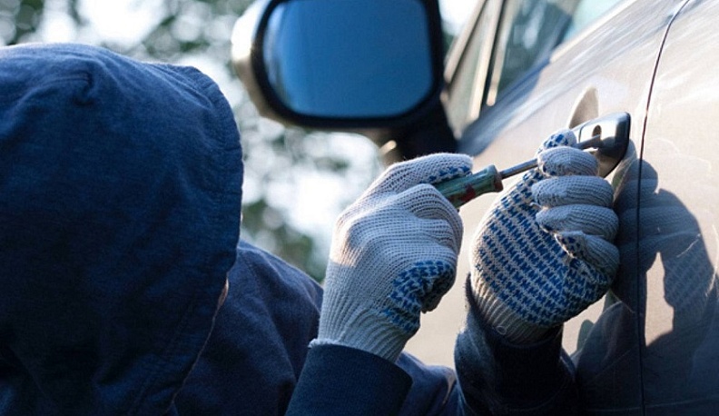 В Обнинске мужчина купил машину и ее угнал продавец