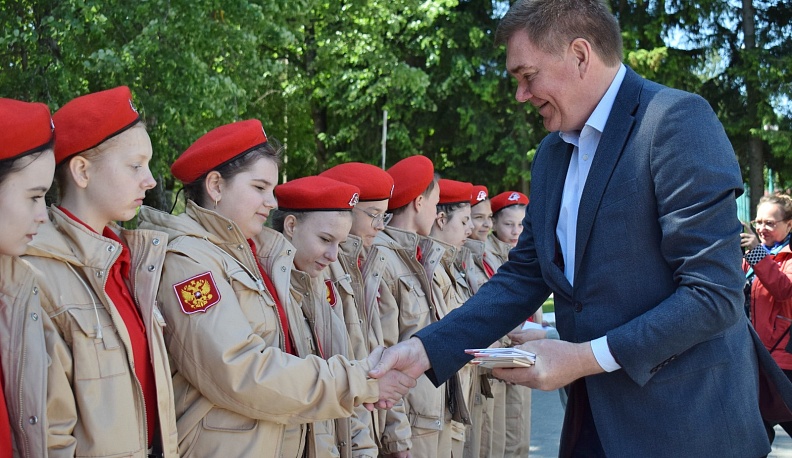 В Тарусе в День России поздравили молодых граждан страны