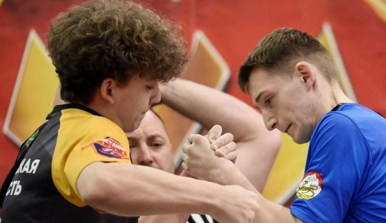 Четыре медали завоевали калужские армрестлеры на первенстве России