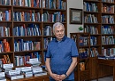 Сенатор Анатолий Артамонов передал в дар областной библиотеке книги о российских регионах