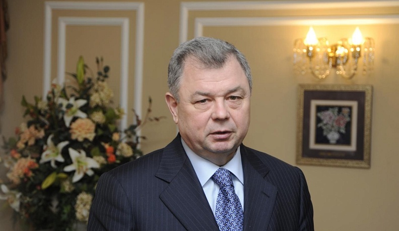 Анатолий Артамонов поздравил калужан с Днем защитника Отечества 