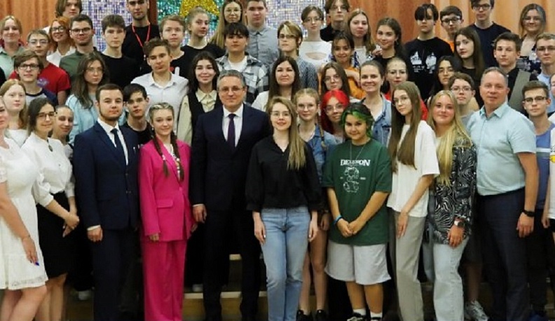 Городской голова Калуги ответил на вопросы одаренных детей о будущем развитии областного центра