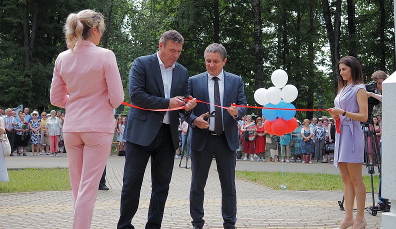 В Калуге торжественно открыли памятник академику Владимиру Кирюхину 