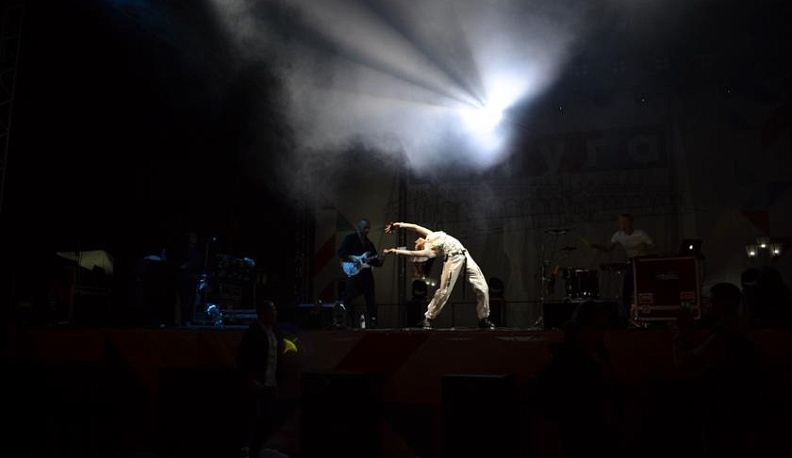 IOWA поздравила калужан и спела песню "Маршрутка". Видео