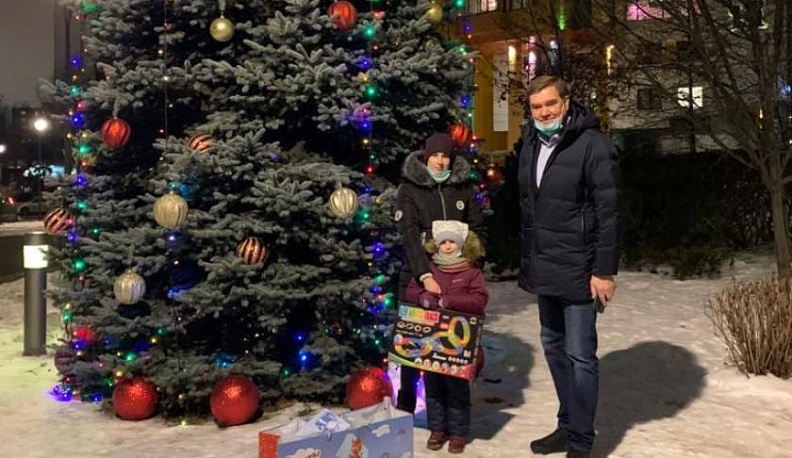 Сенатор РФ Александр Савин исполнил новогоднее желание девочки из Калуги 