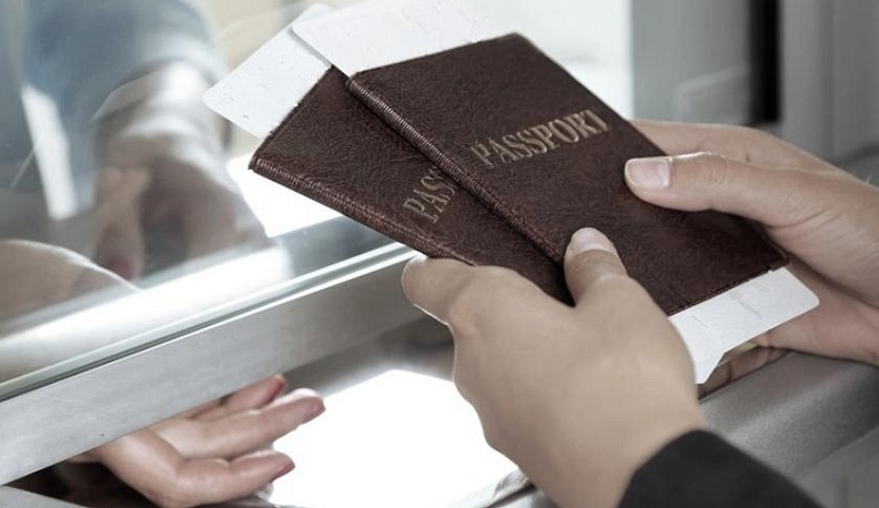 В Боровском районе три иностранца попались с поддельными миграционными картами