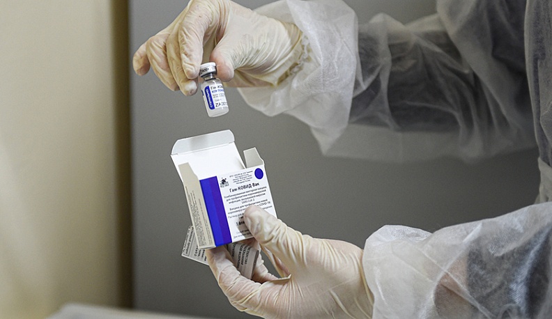 В регионах России началась вакцинация от коронавируса