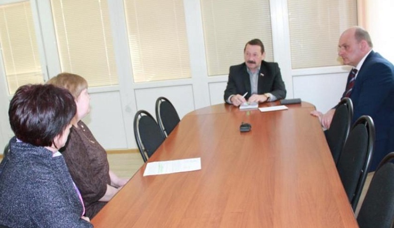 Геннадий Скляр провел личный прием жителей деревни Коренёво