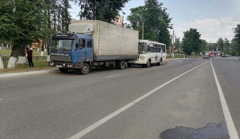В ДТП в Калужской области пострадали пять пассажиров автобуса
