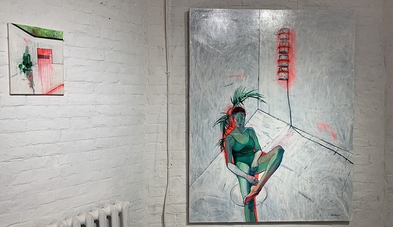 В Калуге открылась выставка Кати Царёвой «В моём белом углу»