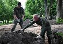 Старинные захоронения обнаружили при проведении земляных работ в парке Тарусы