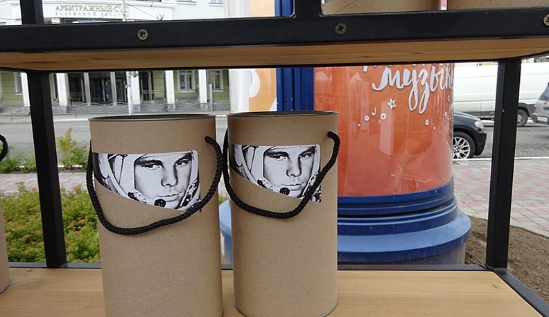 Сквер у городской управы Калуги сегодня стал белоленточным