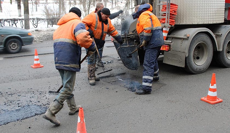 Владислав Шапша потребовал оперативно отремонтировать дороги 