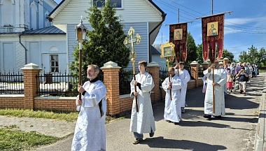 В Перемышле прошёл крестный ход в Духов день